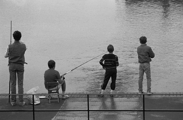 Boys-fishing-Burgess-Park-lake-1984-copy